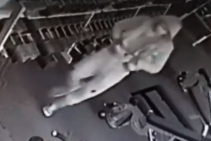 Ilustračný obrázok k článku Vybral sa do bystrického fitka, ale nie cvičiť: Polícia pátra po mužovi z VIDEA