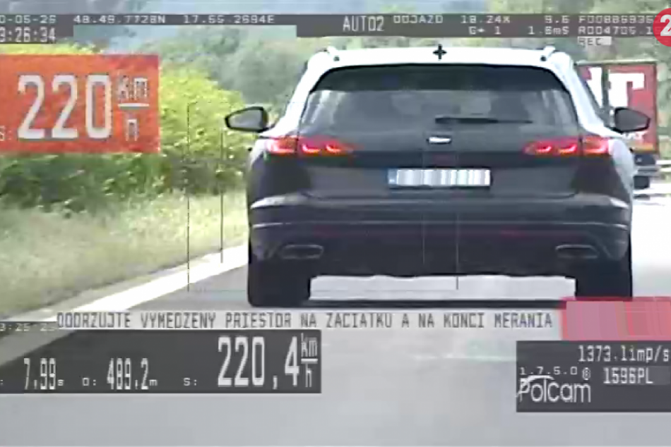 Ilustračný obrázok k článku Preteky na D1 o vyššiu pokutu? VW, BMW a Mercedes s takýmto skóre, FOTO