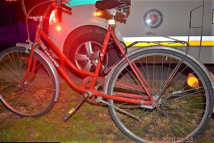 Ilustračný obrázok k článku Zrazil cyklistu v Dolných Zeleniciach a neunúval sa zastaviť! Pomôžete ho nájsť?