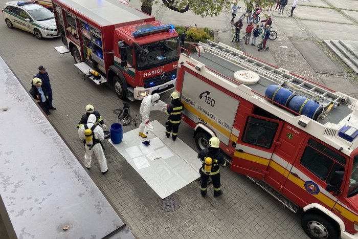 Ilustračný obrázok k článku Zásah na mestskom úrade v Rajci: Primátor dostal obálku s bielym práškom