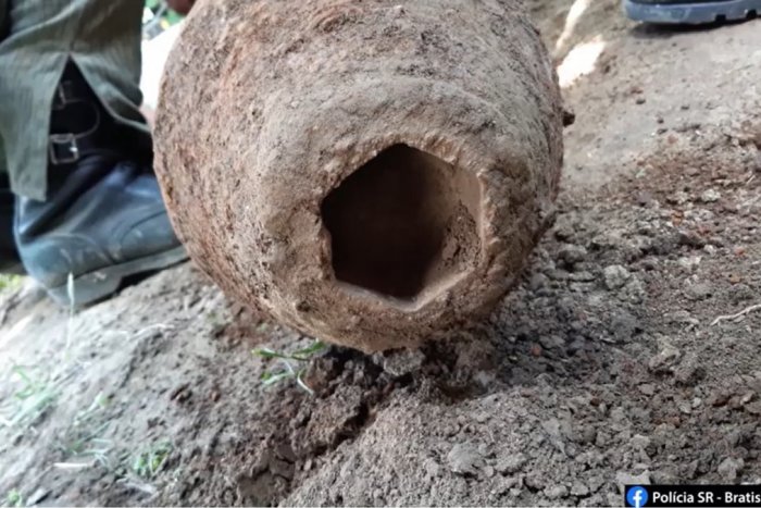 Ilustračný obrázok k článku Bombu z druhej svetovej vojny našli zakopanú na záhrade rodinného domu