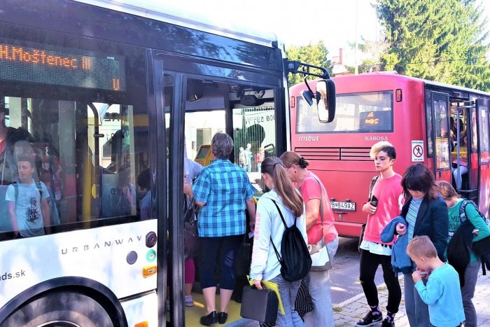 Ilustračný obrázok k článku Považskobystrický paradox: MHD deťom sľubovali zadarmo, teraz nedali ani spoje