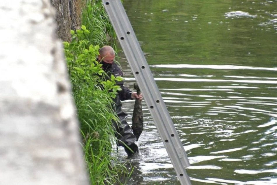 Ilustračný obrázok k článku V Bystrici zasahovali hasiči aj policajti: Našla sa bomba z 2. svetovej vojny, FOTO