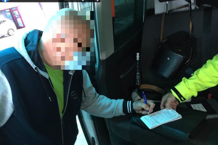 Ilustračný obrázok k článku Zaplatil mastnú pokutu: Muž, ktorý mal byť v karanténe, sa vybral naspäť do Rakúska