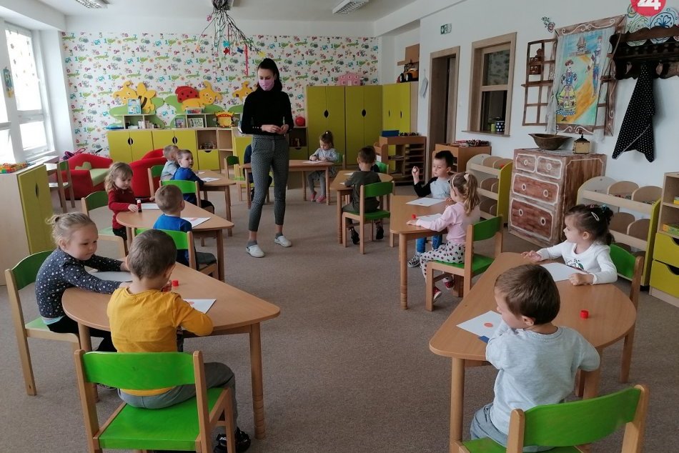 Ilustračný obrázok k článku Prvý deň na košických školách a škôlkach bol radostný, do lavíc zasadli všetci nahlásení žiaci