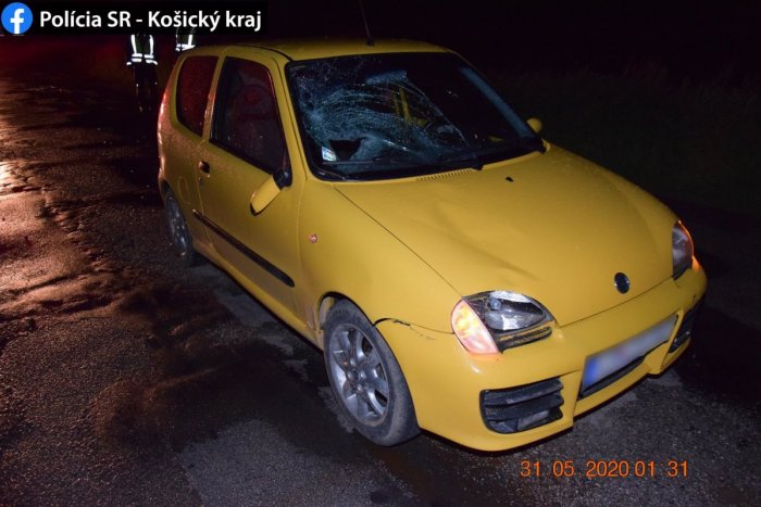 Ilustračný obrázok k článku Vodičke vbehol do cesty opitý chodec, aj s kamarátom nafúkali vyše troch promile