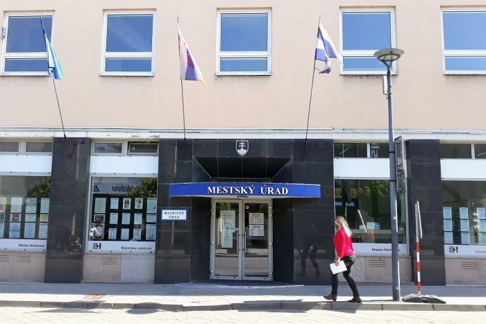 Ilustračný obrázok k článku Pomaly ale isto do normálu, Hlohovec obnovil poskytované služby