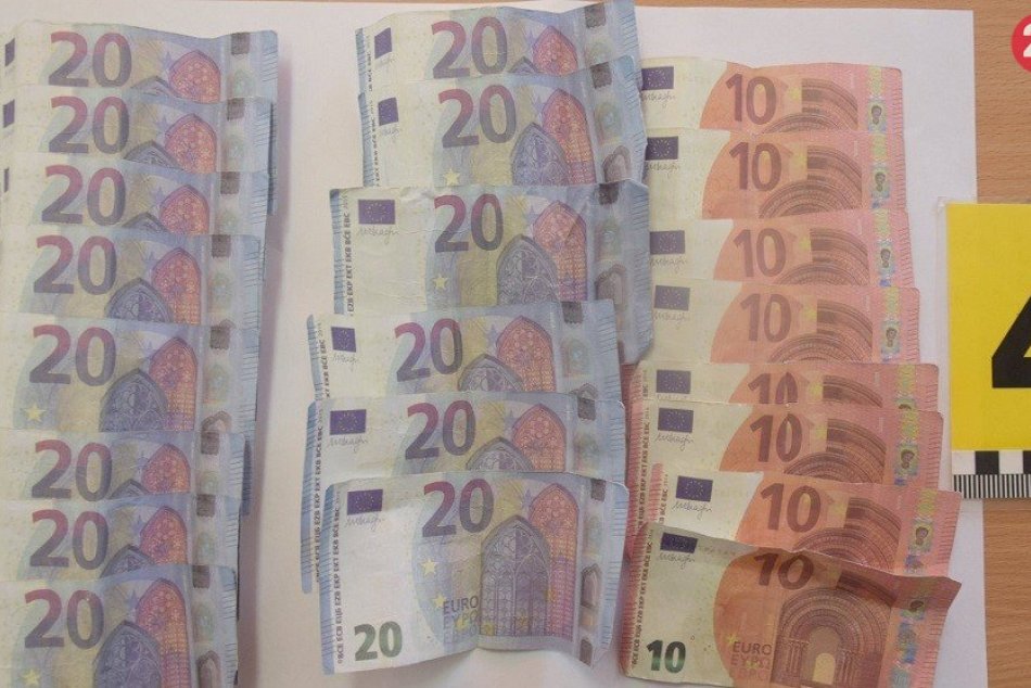 Ilustračný obrázok k článku Mladíci z Trnavského kraja platili peniazmi zo spoločenskej hry!, GALÉRIA