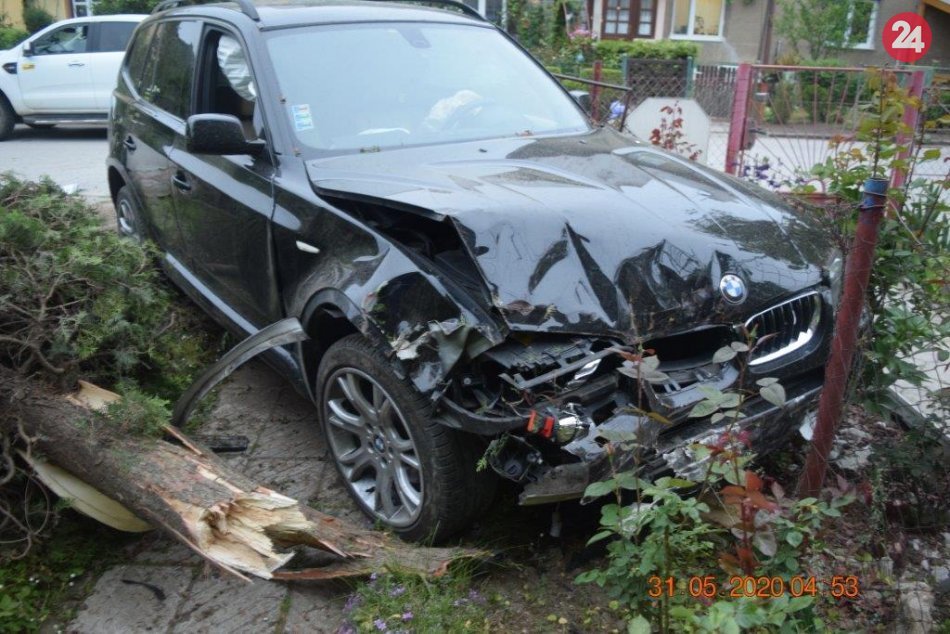 Ilustračný obrázok k článku Šoféroval napriek zákazu a opitý: V Revúcej zrámoval plot aj plynovú prípojku, FOTO