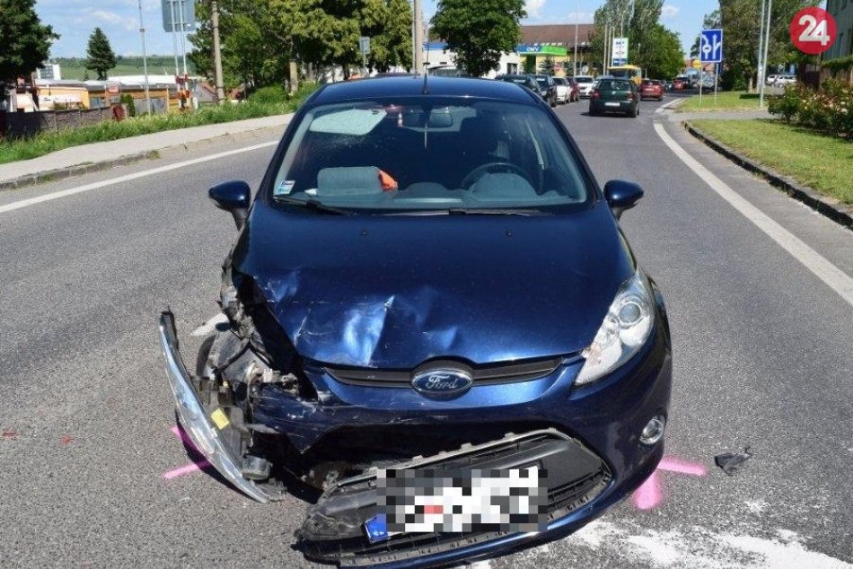 Ilustračný obrázok k článku Na Nitrianskej robil rodeo totálne opitý vodič Fiesty! Schytali to dvaja ďalší