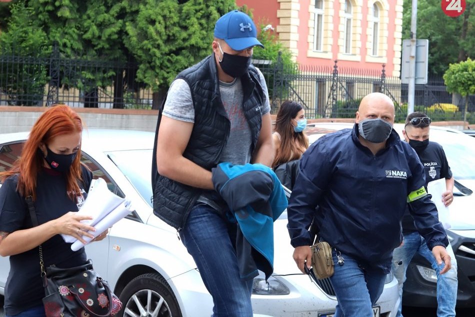 Ilustračný obrázok k článku Bývalý riaditeľ štátnych lesov skončil pre úplatkárstvo vo väzbe