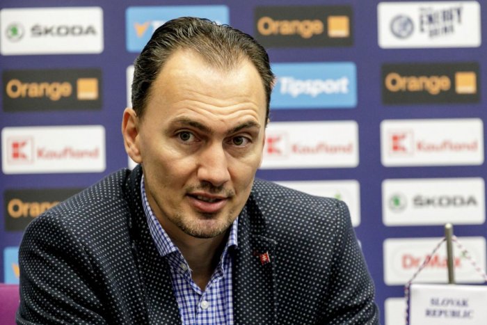 Ilustračný obrázok k článku Hokejové kluby kľačia na kolenách pred Šatanom! ČO od neho žiadajú?