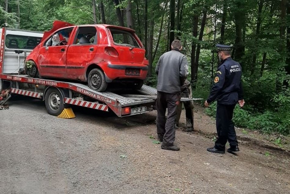 Ilustračný obrázok k článku Po dlhej dobe sme sa dočkali: Zo Zvolena zmizol ďalší vrak, FOTO