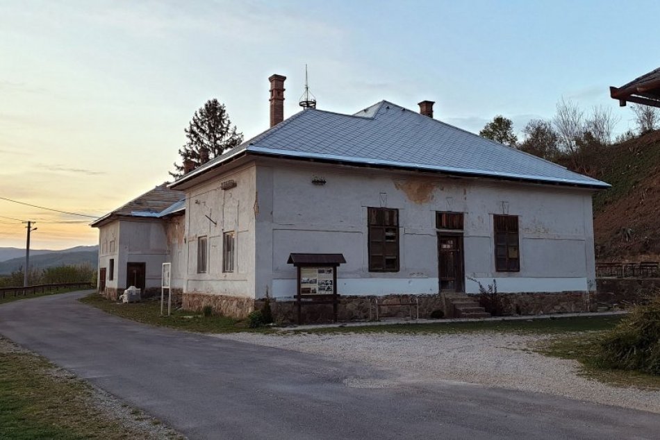 Ilustračný obrázok k článku Veľká premena niekdajšej baníckej osady pri Revúcej: Obnova starého kina aj jazierka