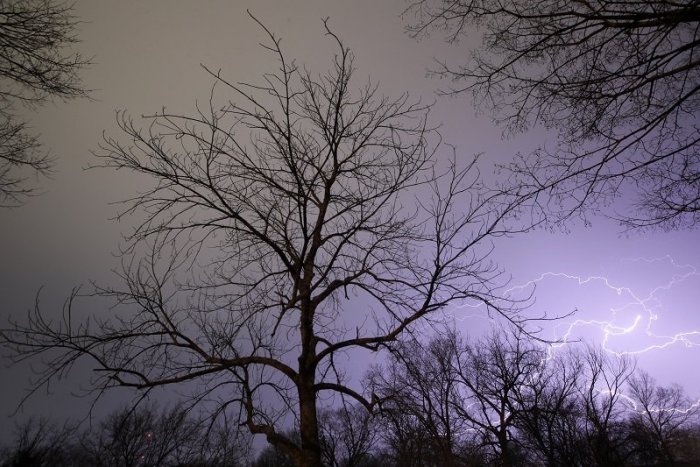 Ilustračný obrázok k článku Kde a dokedy? Dorazia zatiaľ najsilnejšie búrky tohto roku, budú padať krúpy!