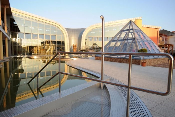 Ilustračný obrázok k článku Otvorili medzi prvými: Oddýchnuť si už môžete aj na kúpalisku v Podhájskej