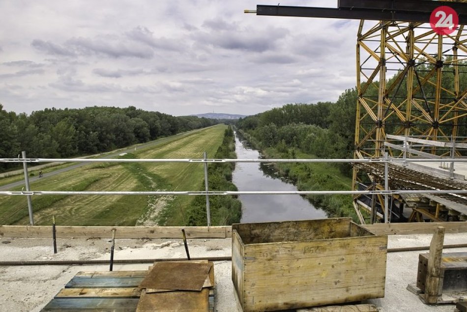 Ilustračný obrázok k článku Výstavba D4/R7 poškodila luhy a hniezdiská vzácnych vtákov. Chýba za ne náhrada!