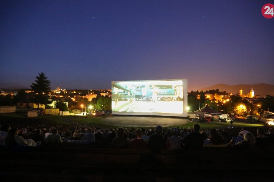 Ilustračný obrázok k článku Aký bude august na bystrickom amfiteátri? V PROGRAME nechýbajú filmy ani koncerty