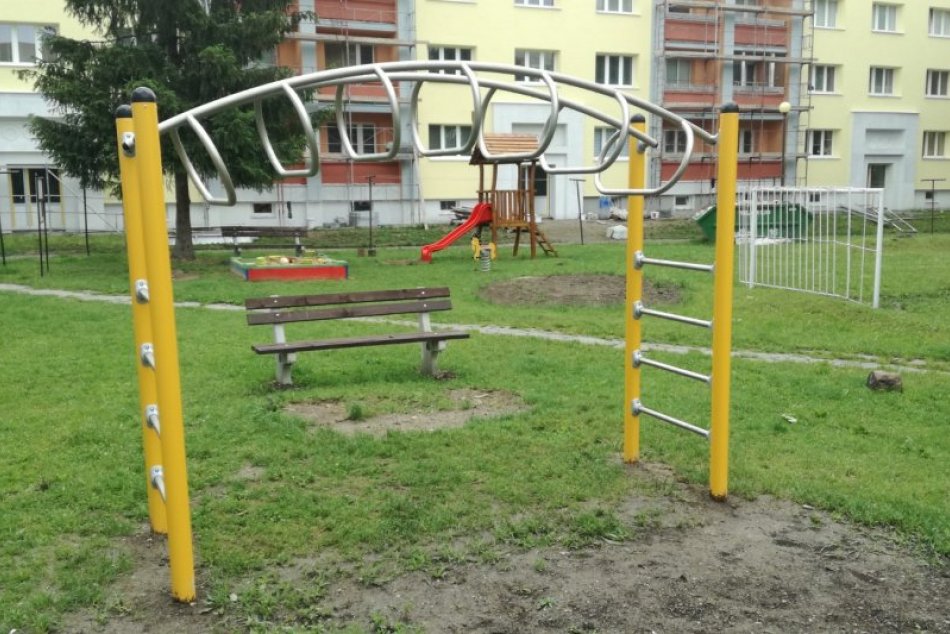 Ilustračný obrázok k článku Nové herné prvky na bystrických ihriskách: Rodičia, na toto si však dajte pozor, FOTO