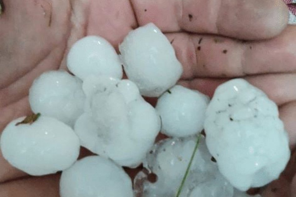 Ilustračný obrázok k článku Blíži sa pohroma počasia! Kde udrú veľké krúpy, silné búrky a prívalové dažde?