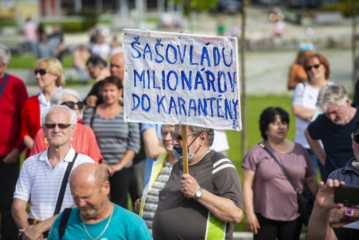 Ilustračný obrázok k článku Z megaprotestu TRAPAS. Proti Matovičovi prišlo protestovať asi 200 ľudí