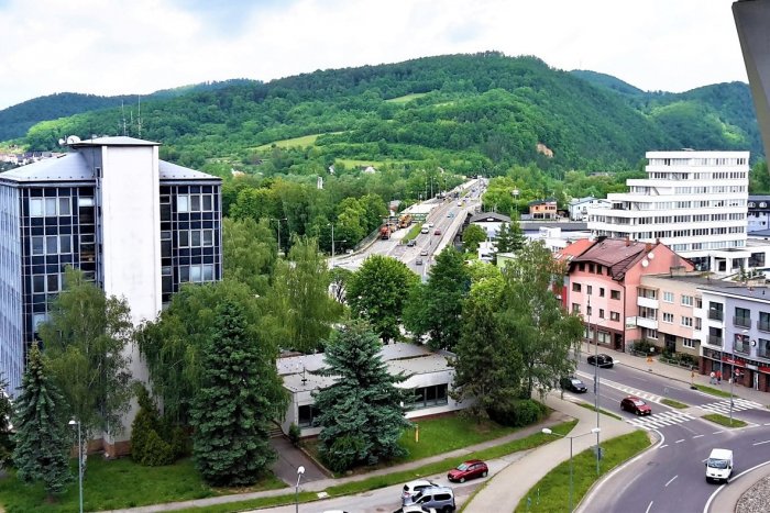 Ilustračný obrázok k článku Vraj škandál v Považskej… Polícia hľadá autora správy, poznáte ten HLAS?