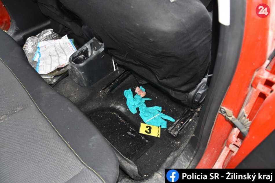 Ilustračný obrázok k článku Žilinskí policajti zbalili za drogy štyroch ľudí: ZÁBERY priamo z razie