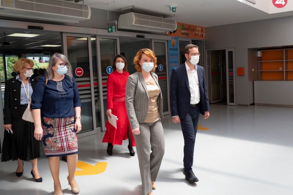 Ilustračný obrázok k článku Zmena na čele bystrickej nemocnice: Minister Krajčí odvolal Lapuníkovú