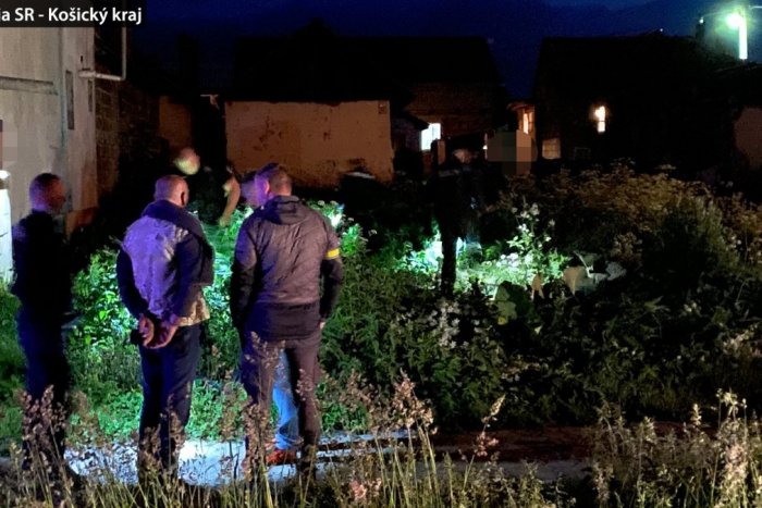 Ilustračný obrázok k článku Policajti chytili muža (60) až na poli za osadou: Ženu (39) dobodal nožom!