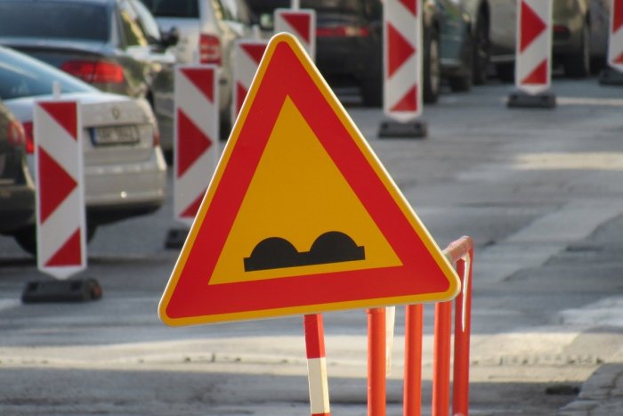 Ilustračný obrázok k článku Vodiči, POZOR na obmedzenia! Jedna z ulíc bude na niekoľko dní ZATVORENÁ