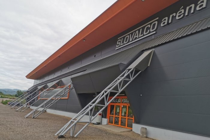 Ilustračný obrázok k článku Fanúšikom na zimnom štadióne chýbalo občerstvenie: Táto správa ich poteší