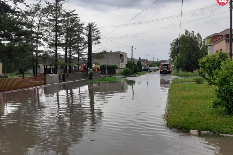 Ilustračný obrázok k článku Počasie opäť pohrozí: Okres Šaľa varujú pred búrkami s krúpami!