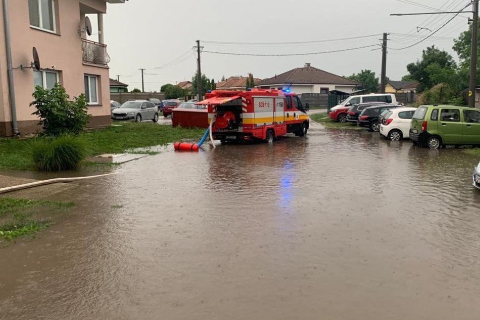 Ilustračný obrázok k článku Dôrazné varovanie meteorológov pre Trenčiansky kraj: Vydali výstrahu pred povodňami!