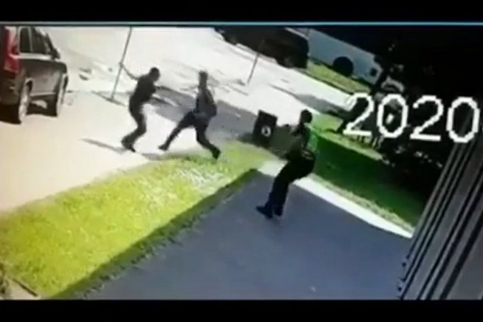 Ilustračný obrázok k článku Šokujúce VIDEO drámy vo Vrútkach: Pred prestrelkou utekali aj matky s deťmi