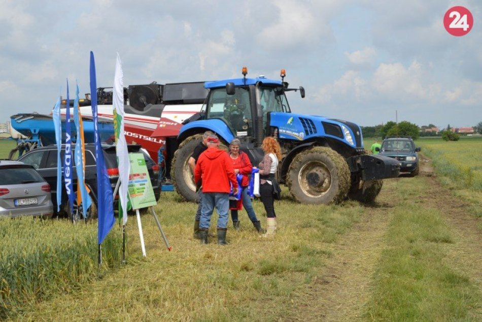 Ilustračný obrázok k článku Na poliach medzi Večou a Trnovcom nad Váhom sa konal Deň poľa, FOTO