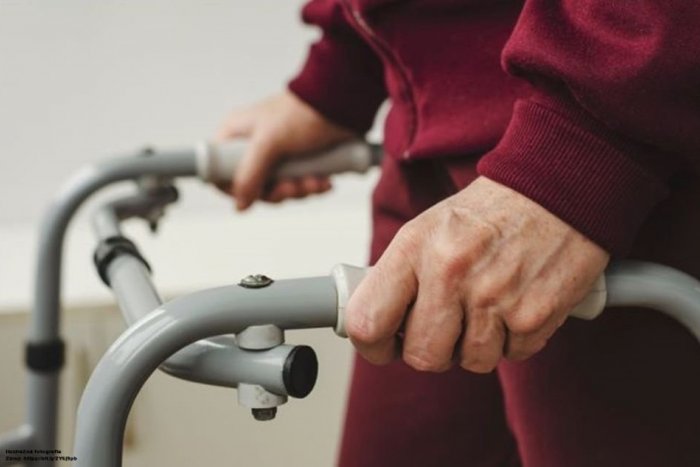 Ilustračný obrázok k článku Hrozné, čo sa dialo v obci pri Bystrici: Dôchodkyni spôsoboval utrpenie jej vlastný syn