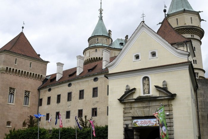 Ilustračný obrázok k článku Ničivý požiar, ktorý pomohol: História Bojnického zámku písala rôzne príbehy