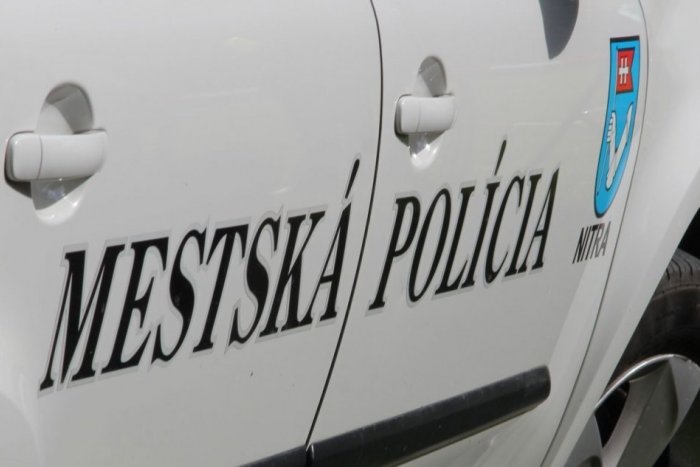 Ilustračný obrázok k článku Covid-19 na muške: Riziko nákazy podstupujú s každou službou aj mestskí policajti