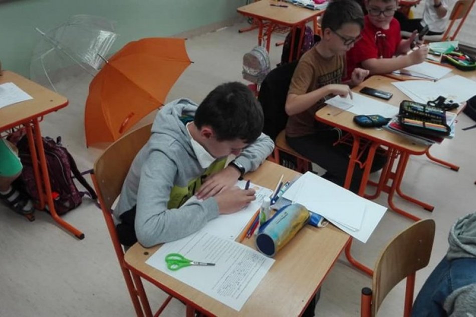 Ilustračný obrázok k článku Deti zo šalianskej školy sa nenudili: Vytvorili vlastné encyklopédie a tajné písmo