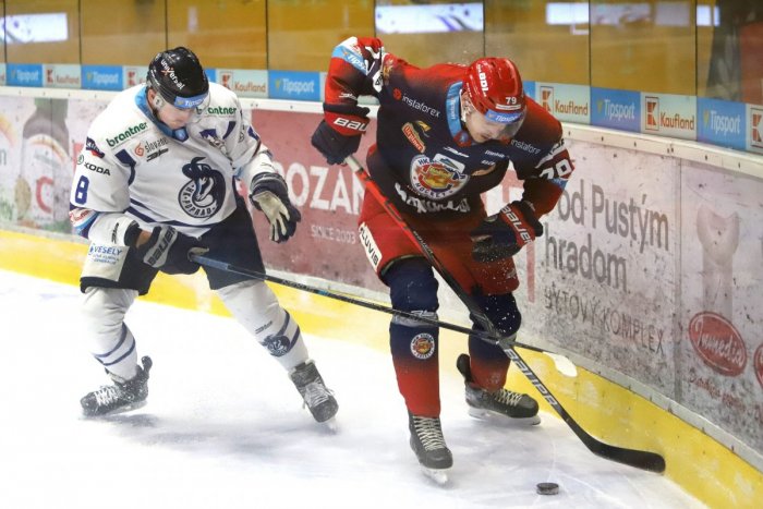 Ilustračný obrázok k článku Útočník Kelemen zostáva v materskom klube: Predĺžil zmluvu v HKM Zvolen