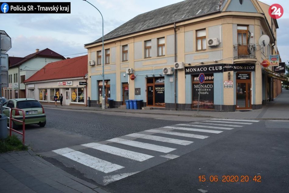 Ilustračný obrázok k článku Polícia hľadá svedkov nehody v Hlohovci: Ženu malo na priechode zraziť auto, FOTO