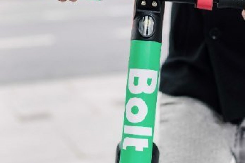 Ilustračný obrázok k článku Kolobežkár jazdil totálne na mol! Spôsobil dopravnú nehodu