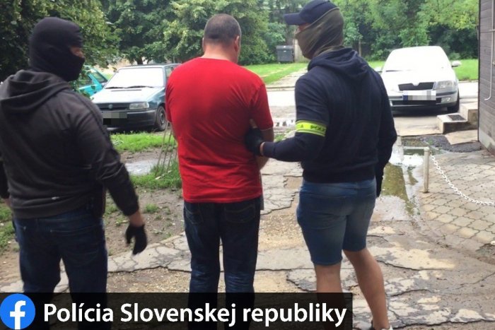 Ilustračný obrázok k článku Bombový útok na budovu Úradu vlády SR? Mladík je už v rukách polície