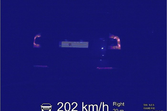 Ilustračný obrázok k článku Vodičovi namerali dopraváci vyše 200 km/h! Vraj sa ponáhľal na fast food