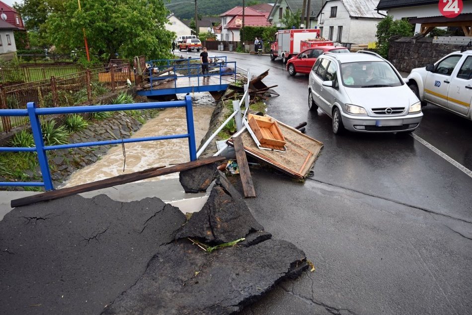 Ilustračný obrázok k článku Krajskí poslanci schválili finančnú pomoc pre obec Pichne: 600-tisíc na záchranné práce
