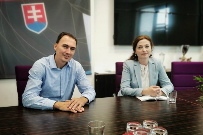 Ilustračný obrázok k článku Konečne! Primátorka sa stretla so Šatanom a rokovali o hokeji v Prešove