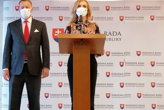 Ilustračný obrázok k článku Krištúfková splnomocnenkyňou nebude: Postu sa vzdala, vysvetlila aj dovolenku s Kočnerom