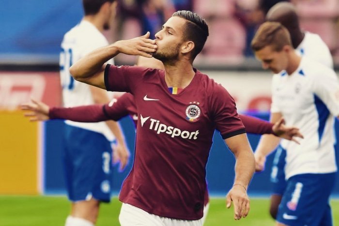 Ilustračný obrázok k článku Futbalista Hancko nešetrí gélom ani bozkami: Takúto "pusinku" poslal svojej českej KRÁSKE!