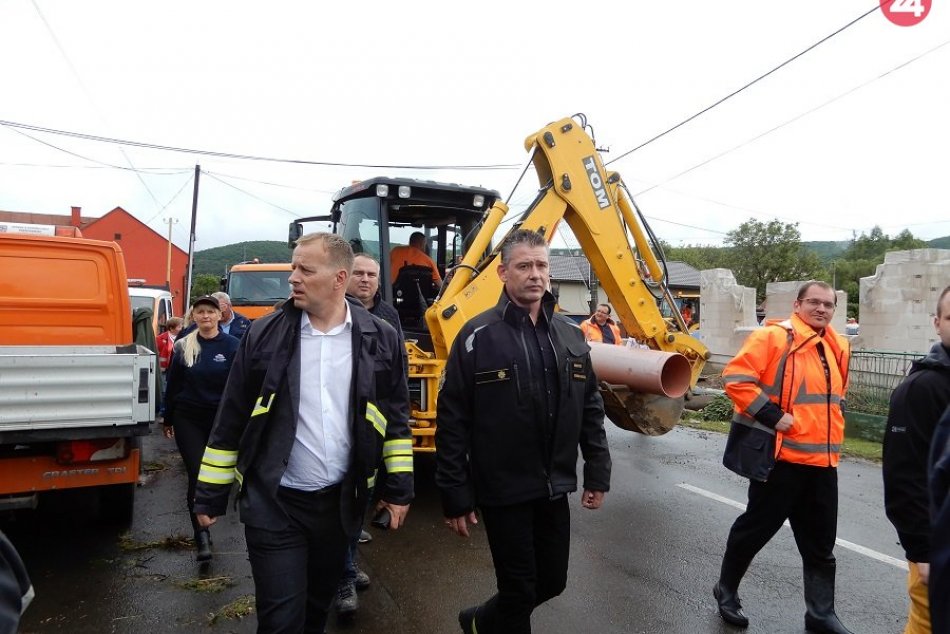 Ilustračný obrázok k článku Pichne rátajú škody v státisícoch: Na miesto prišli aj Boris Kollár a Roman Mikulec