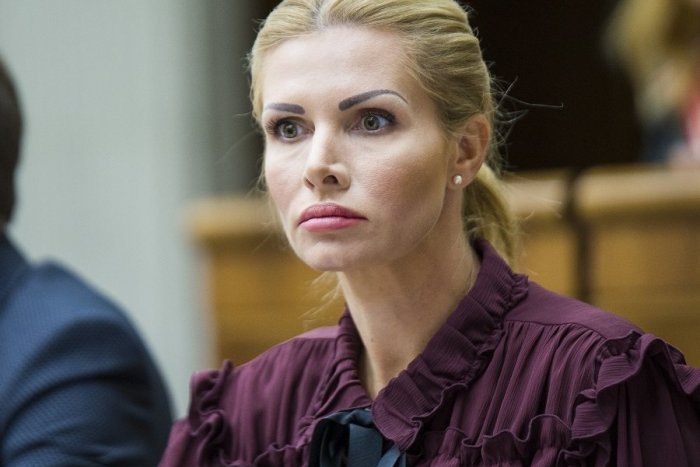 Ilustračný obrázok k článku Pre Matoviča vybavená vec. Zodpovednosť za Krištúfkovú hodil na Kollára